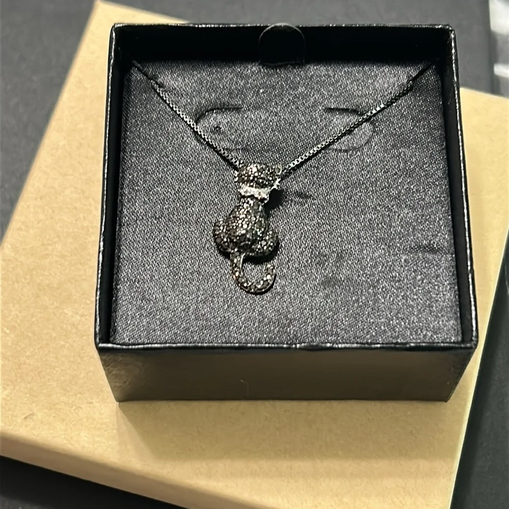 Stylish Silver Cat Charm Necklace with Intricate Details